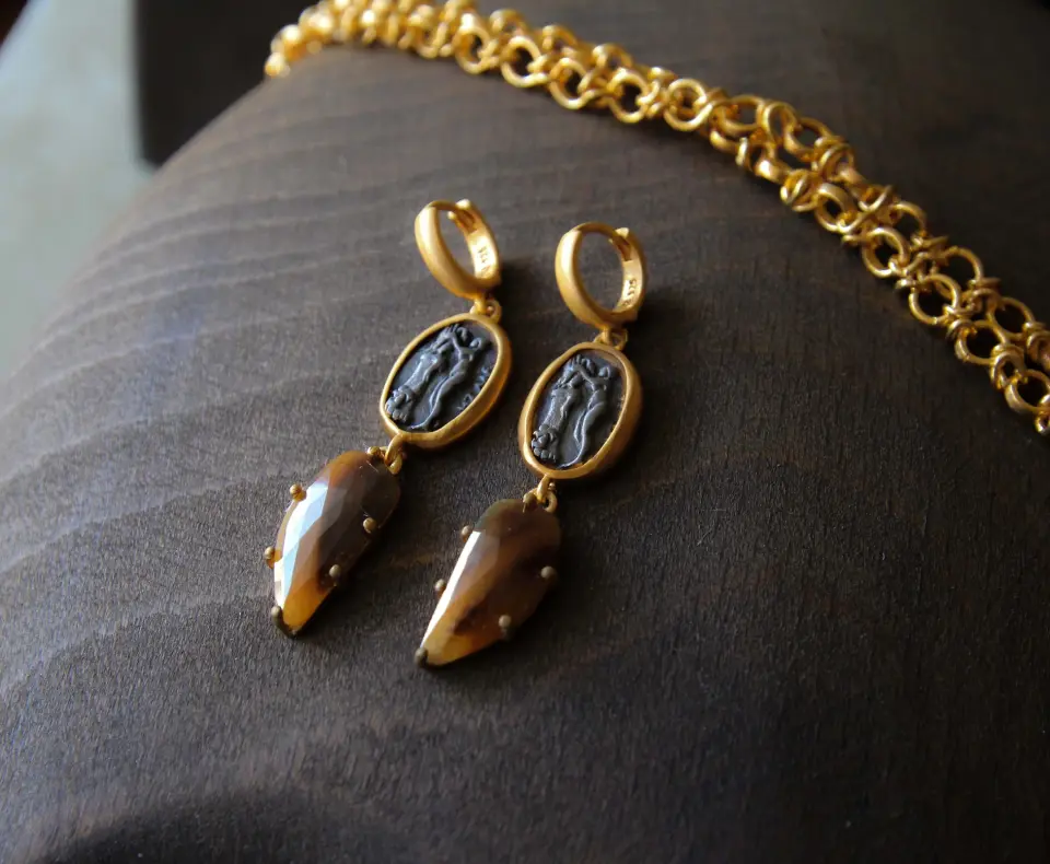 Safir Taşlı Antik Küpe